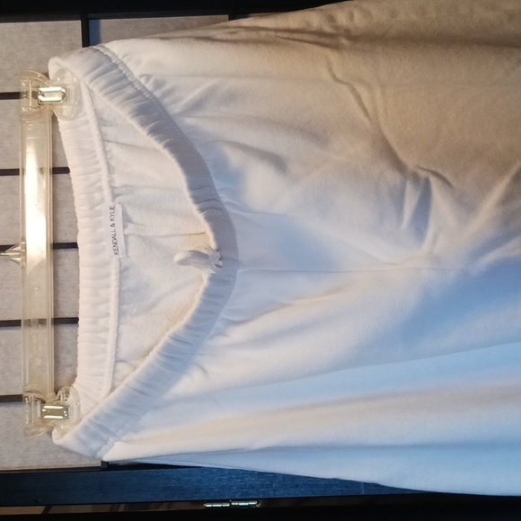 Kendall & Kylie sweats - Picture 3 of 5